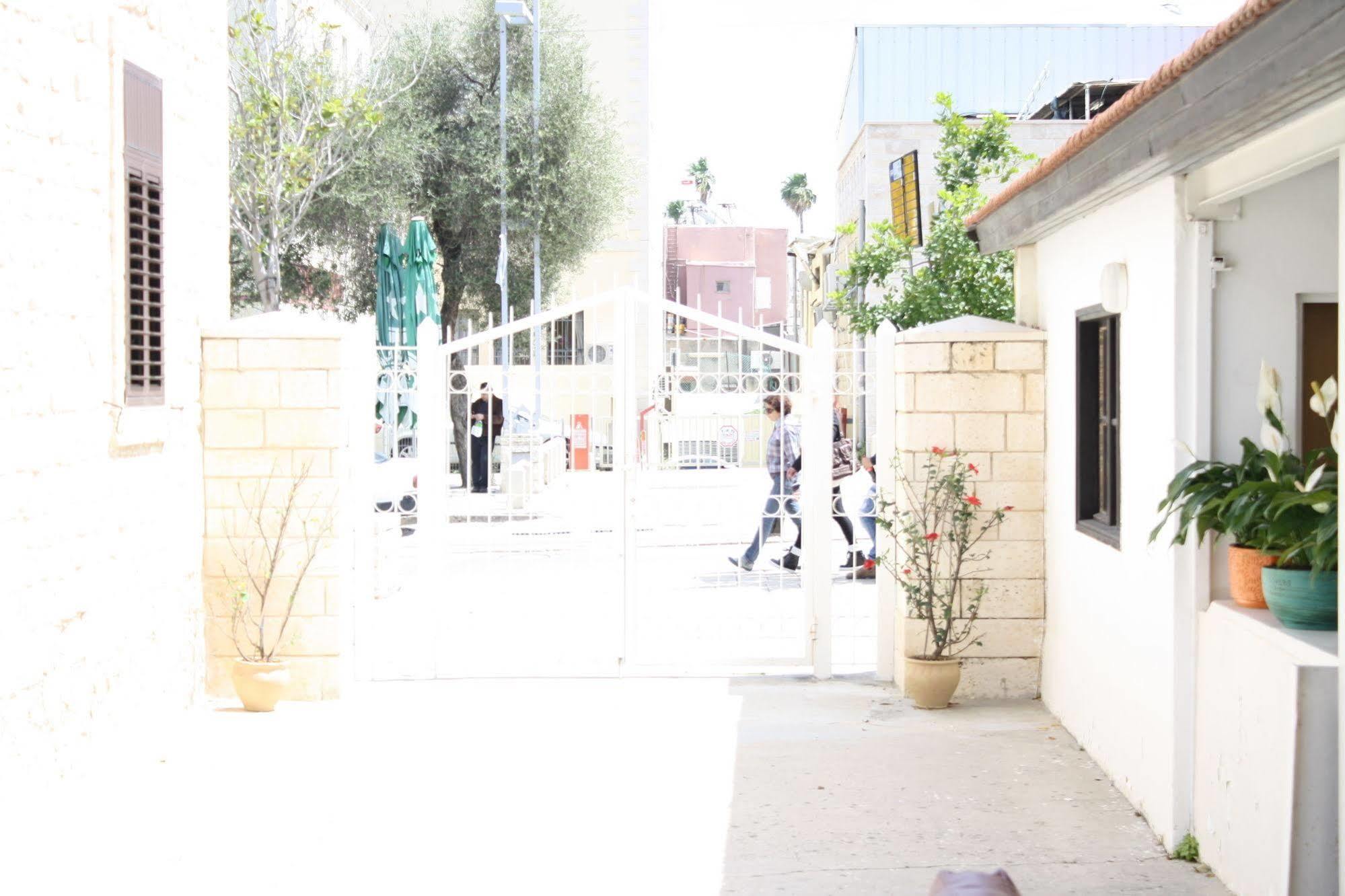 Al Yakhour Hostel Хайфа Екстер'єр фото